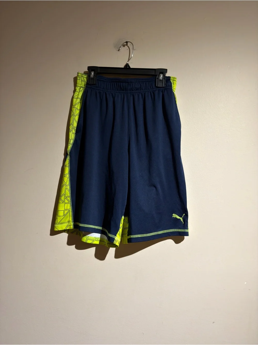 BOYS’ PUMA ATHLETIC SHORTS, NAVY/BRIGHT YELLOW, SIZE LARGE
